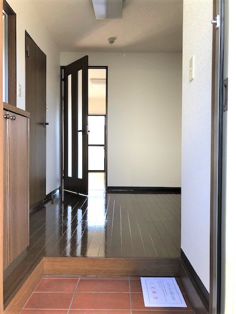 ベルメゾン一須賀Ⅱ号館の玄関