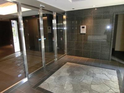 【ロビー】 | レジュールアッシュ天王寺Ⅱ | 洗練された玄関ホール