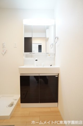 合志市須屋のアパートの独立洗面台