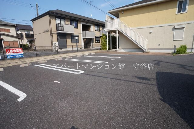 プランドール清水の駐車場