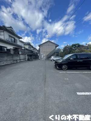 【駐車場】 | プランドール | 駐車場があるので、車を買う予定の方も安心です