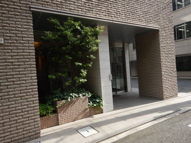 レフィール千代田神保町のエントランス