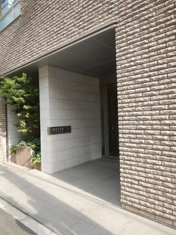レフィール千代田神保町のエントランス