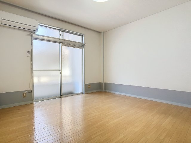 コーポ蜂屋の居間・リビング