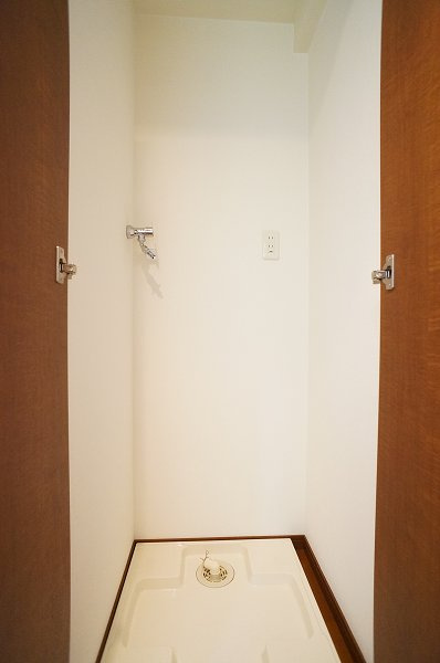 エスティメゾン亀戸の設備|洗濯機置き場には扉付きです♪