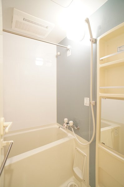 エスティメゾン亀戸の浴室|一日の疲れを癒のはやっぱりお風呂ですね♪浴室乾燥機付き♪