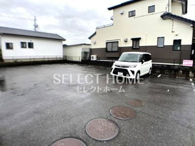 【駐車場】 | オアシス社本 | 駐車場があるので、車を買う予定の方も安心です