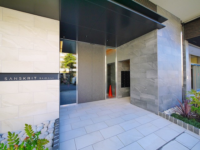 サンスクリット西大寺のエントランス|高級感のあるエントランスです