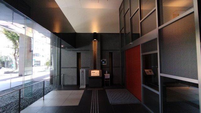 ブリリアウェリス月島のエントランス|エントランス風除室