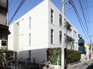 【外観】 | 閑静な住宅街に立地する日当たり良好な物件です。