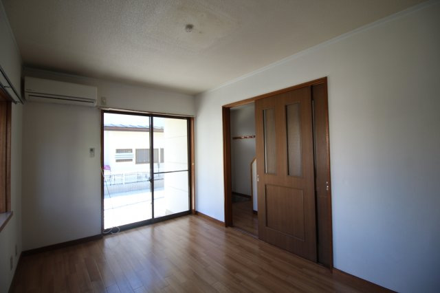 メゾネット駒形の居間・リビング