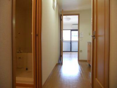 アライブ富小路の内装|玄関から～