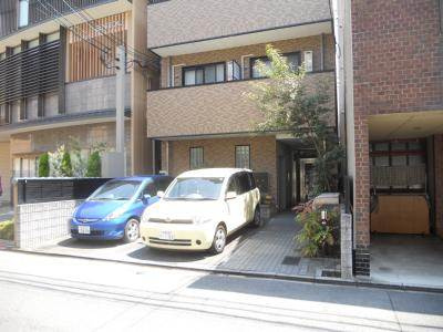 アライブ富小路の駐車場