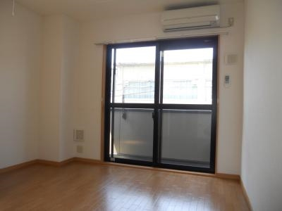 アライブ富小路の居間・リビング