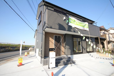 【外観】 | 三郷市彦糸全一棟3490 | 南西角地の為、陽当りは良好です