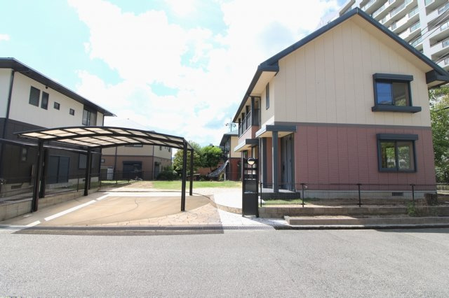 宝塚市すみれガ丘２　中古戸建の外観