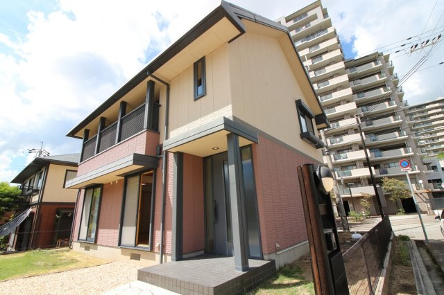 宝塚市すみれガ丘２　中古戸建の外観