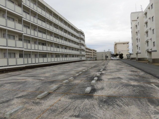 ビレッジハウス境港第三1号棟の駐車場