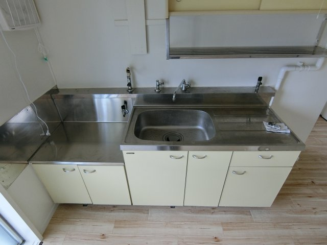 ビレッジハウス青木2号棟のキッチン|イメージ105号室の写真（反転あり）