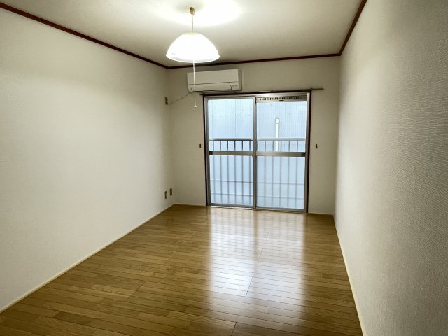 ジュネス中仙の洋室