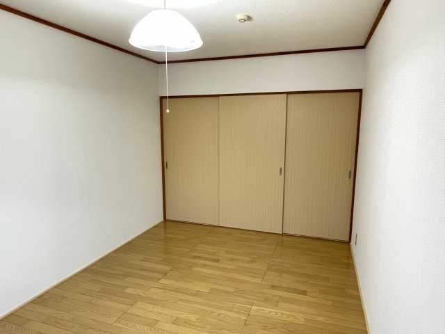 ジュネス中仙の洋室