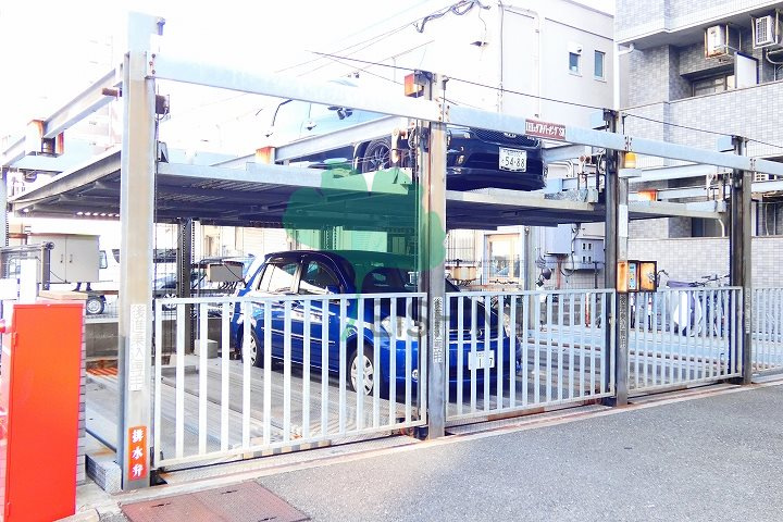 キャメロットアネックスの駐車場
