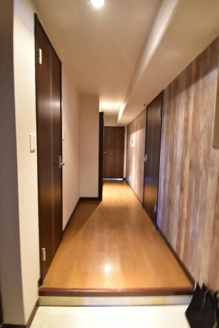 アンビション難波WESTの玄関