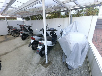 【その他共用部分】 | ソフトタウン上大岡 | バイク置場です。