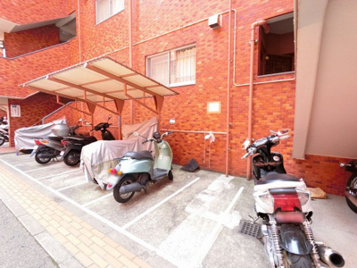 【その他共用部分】 | シャンボール上大岡 | バイク置場です。