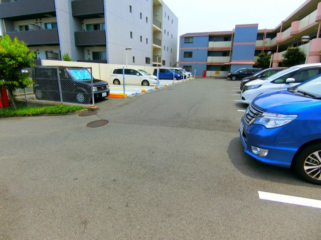 YFヒルズ宮山の駐車場