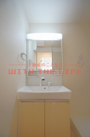 コロン（collon)の独立洗面台|独立洗面台、小物を置くことができて便利です