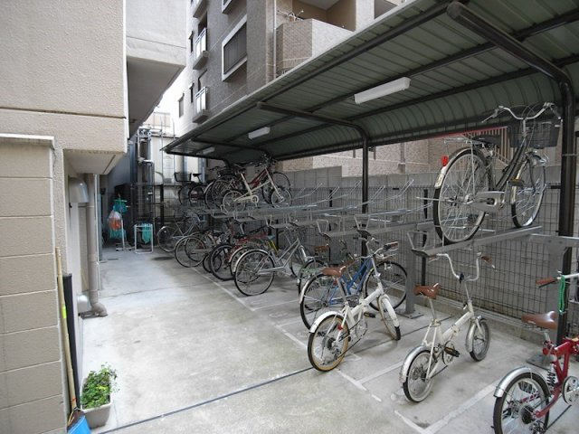 カノン雁金の駐車場|駐輪場