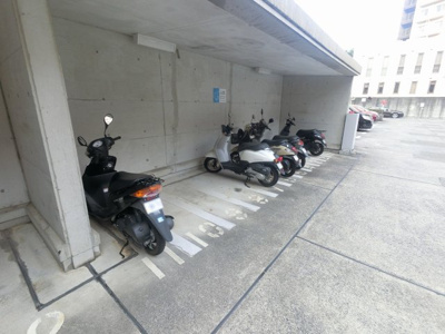 【その他共用部分】 | ヴィルヌーブ保土ヶ谷 | バイク置場です。