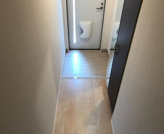 エクレール館向の玄関