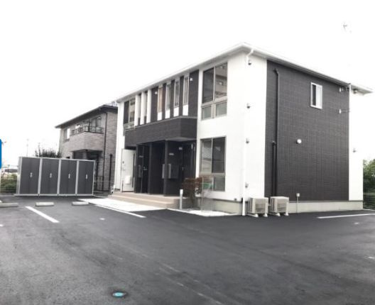 エクレール館向の駐車場
