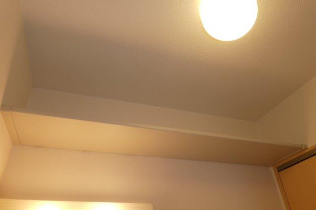 サンパティークの洗面所|洗濯機上棚