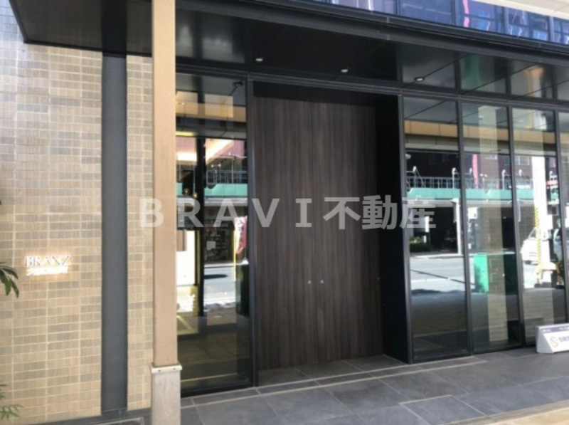 ブランズ大阪松屋町　BRAVI不動産のエントランス|【ブランズ大阪松屋町】おしゃれなエントランス