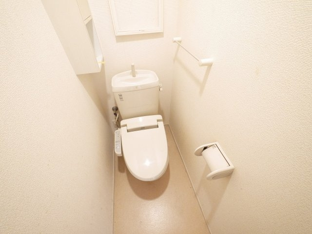 レジデンス西九条のトイレ|シンプルで使いやすいトイレです