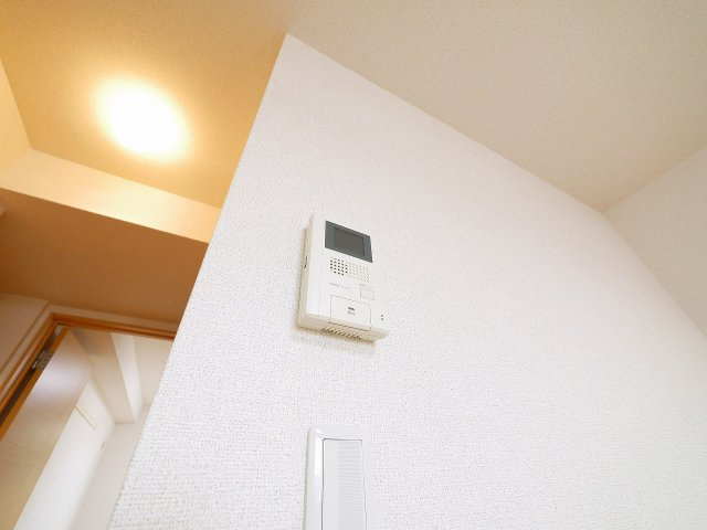 レジデンス西九条のセキュリティ|お顔が見えるモニター付きインターホンで安心。
