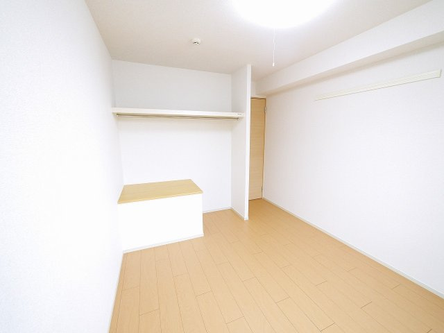 レジデンス西九条の洋室|明るい洋室です