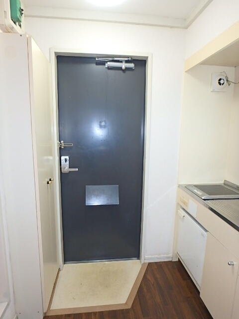 キッチンと玄関