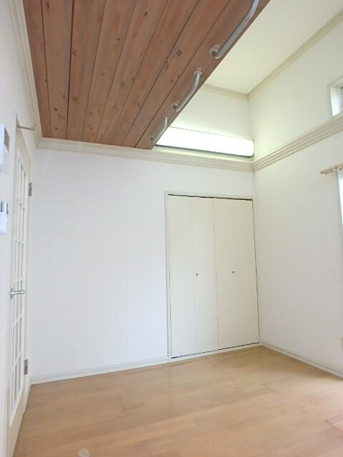 ロフト付き洋室