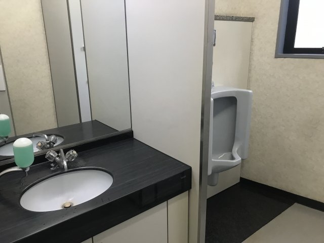 OSビルのトイレ