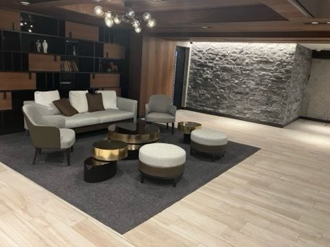 ブランズ大阪本町　BRAVI不動産のロビー|【ブランズ大阪本町】朝日の入る寝室