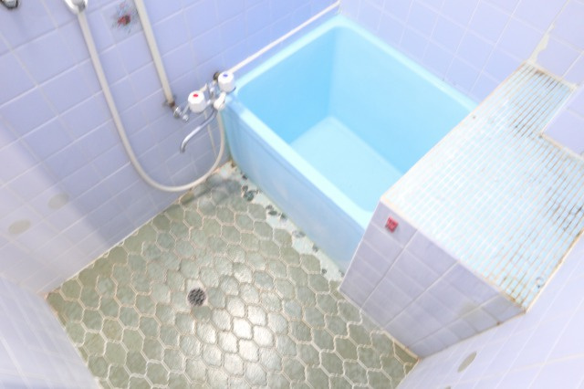 六十谷アパートの浴室