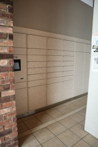 ハートフィールズ薬園台ハイライズのエントランス|宅配ボックス