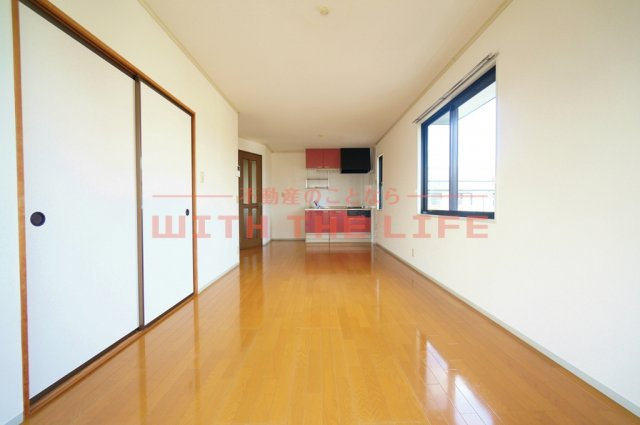 セジュール大善寺【10，000円キャッシュバック対象物件】の内装|明るい色調の室内です