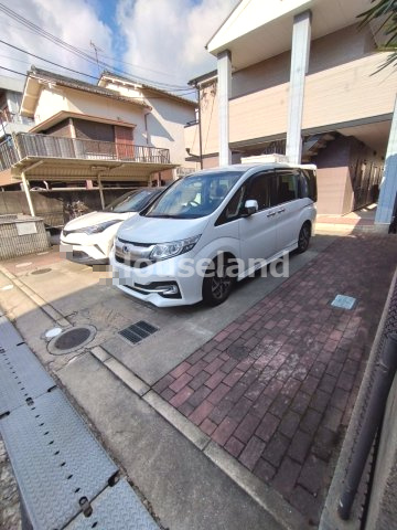 パインフィールドの駐車場