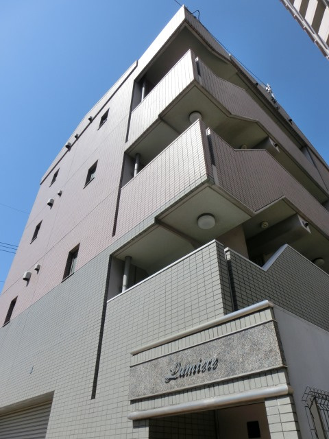 ルミエール加島の外観