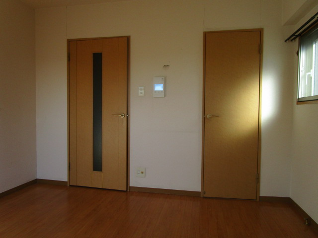 ルミエール加島の洋室